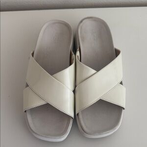 UGG Women's Cream Cross-Band Sandals